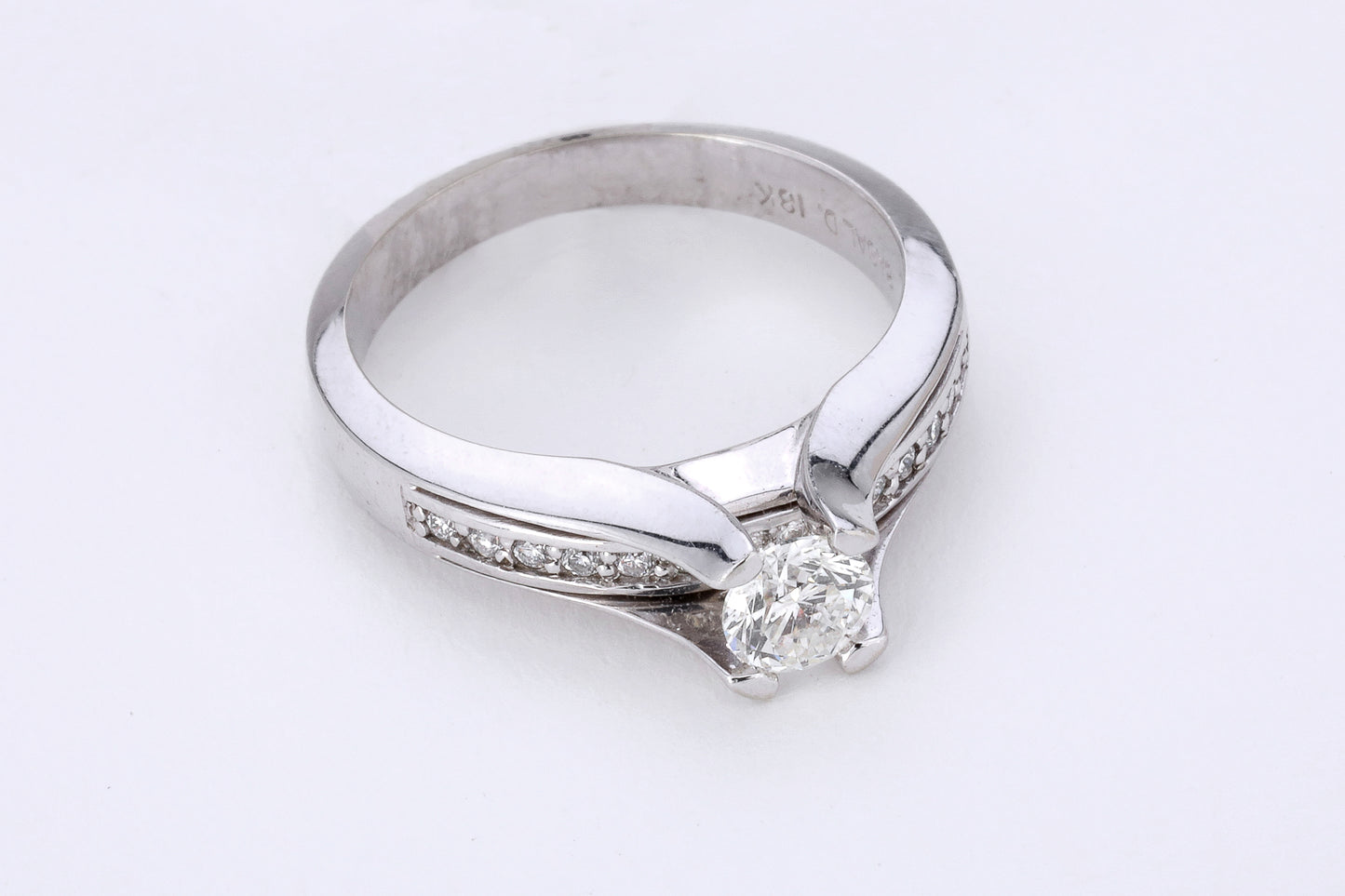 18K White Gold Diamond Engagement Ring