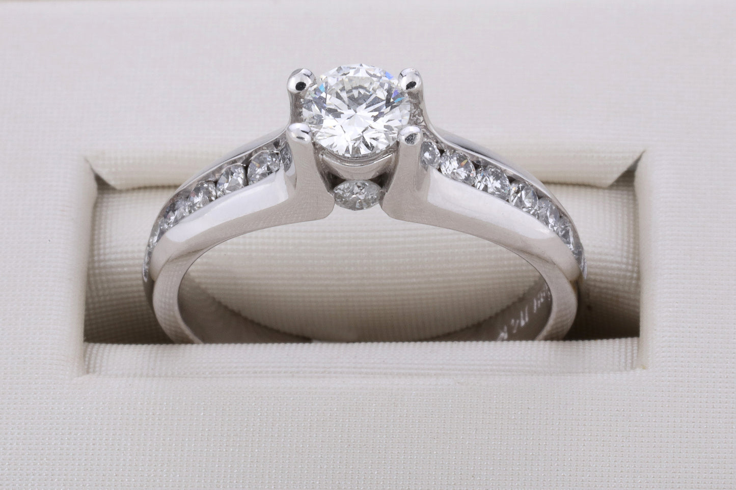 14k White Gold 0.92 ctw Diamond Engagement Ring