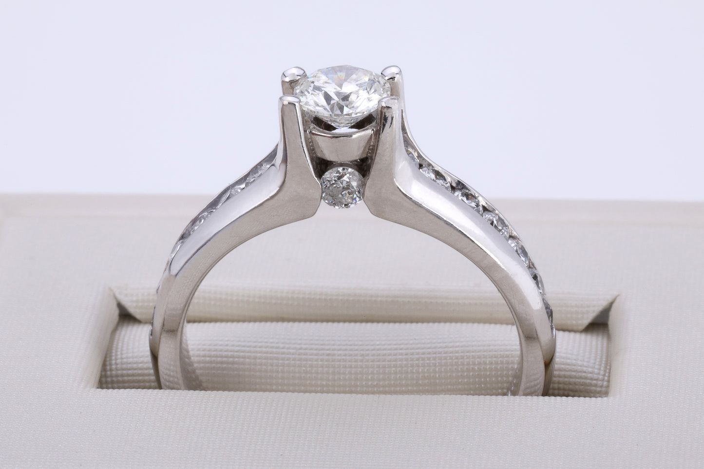 14k White Gold 0.92 ctw Diamond Engagement Ring