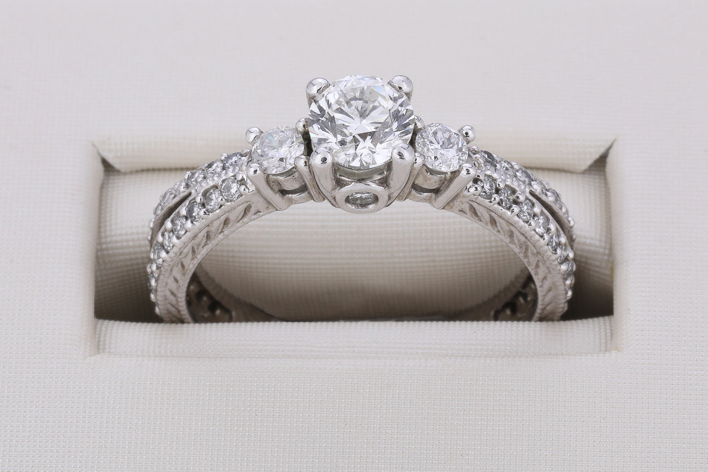 19k White Gold 0.94 ctw Diamond Engagement Ring